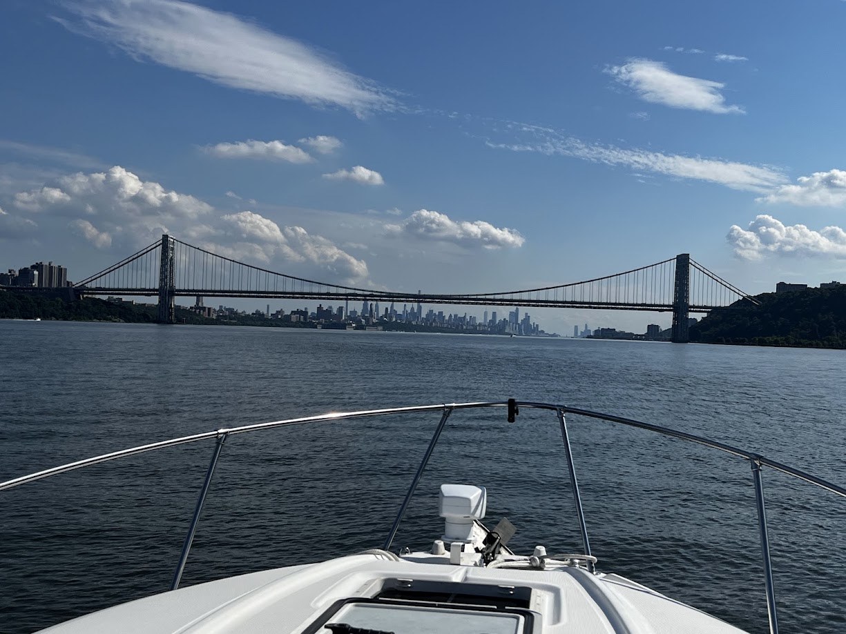 George Washington Bridge and the Manhattan skyline, viewed from the Hudson River